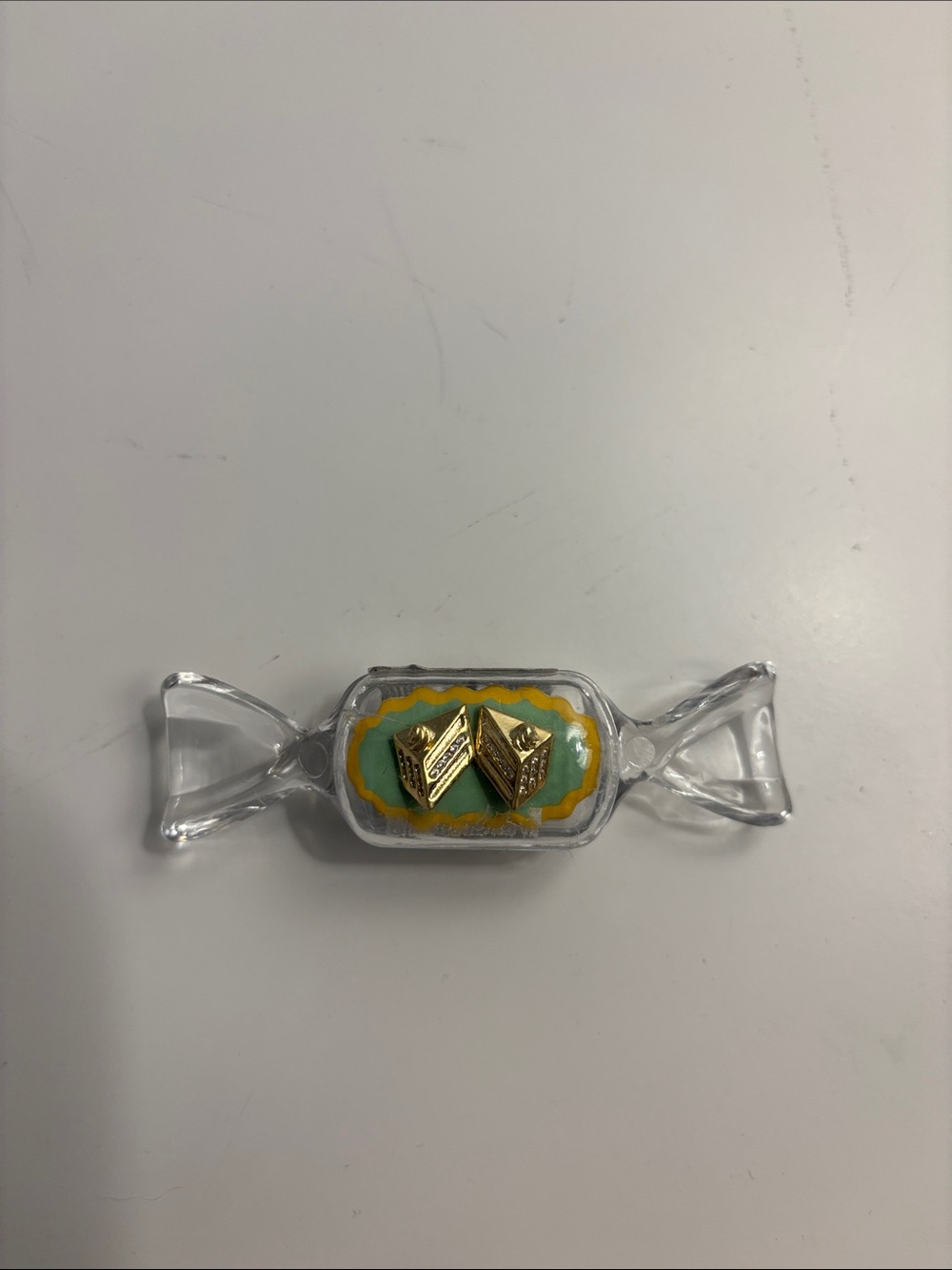 Gold pie studs with diamond like accents